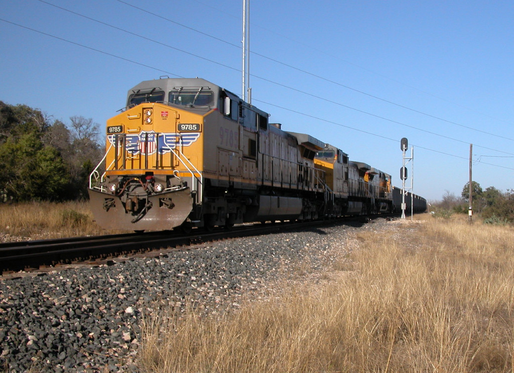 UP 9785  19Dec2012  SB with hoppers into CENTEX 